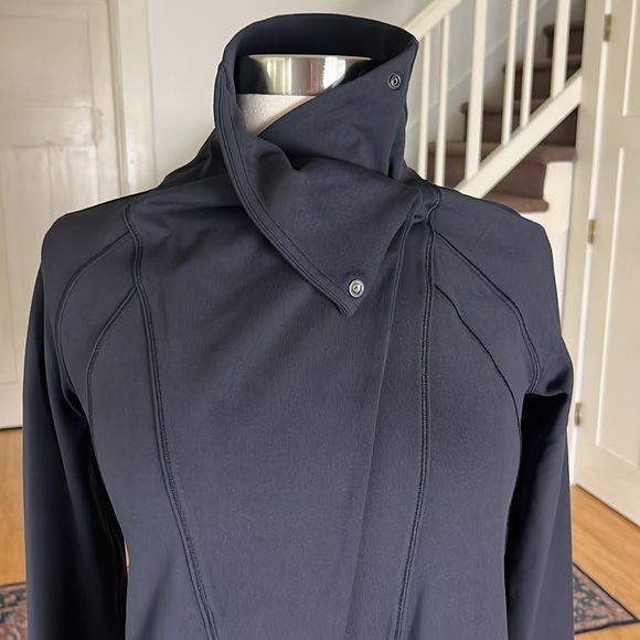 lululemon Rulu Rally Wrap in Black NWT Size 0 - Picture 5 of 15